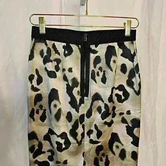 Ann Taylor Petites Size 0P Satin Leopard Print Pencil Skirt - Picture 3 of 3